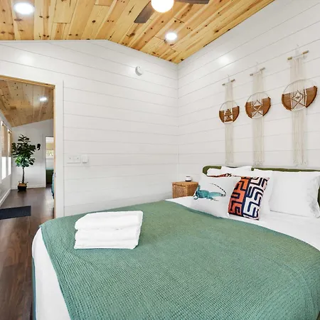 The Lodges At Eden Reserve - Pet Friendly Cabins Near Ark Williamstown Exterior photo