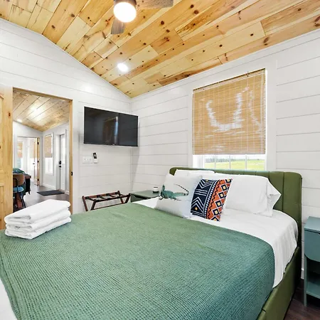 The Lodges At Eden Reserve - Pet Friendly Cabins Near Ark Williamstown Exterior photo