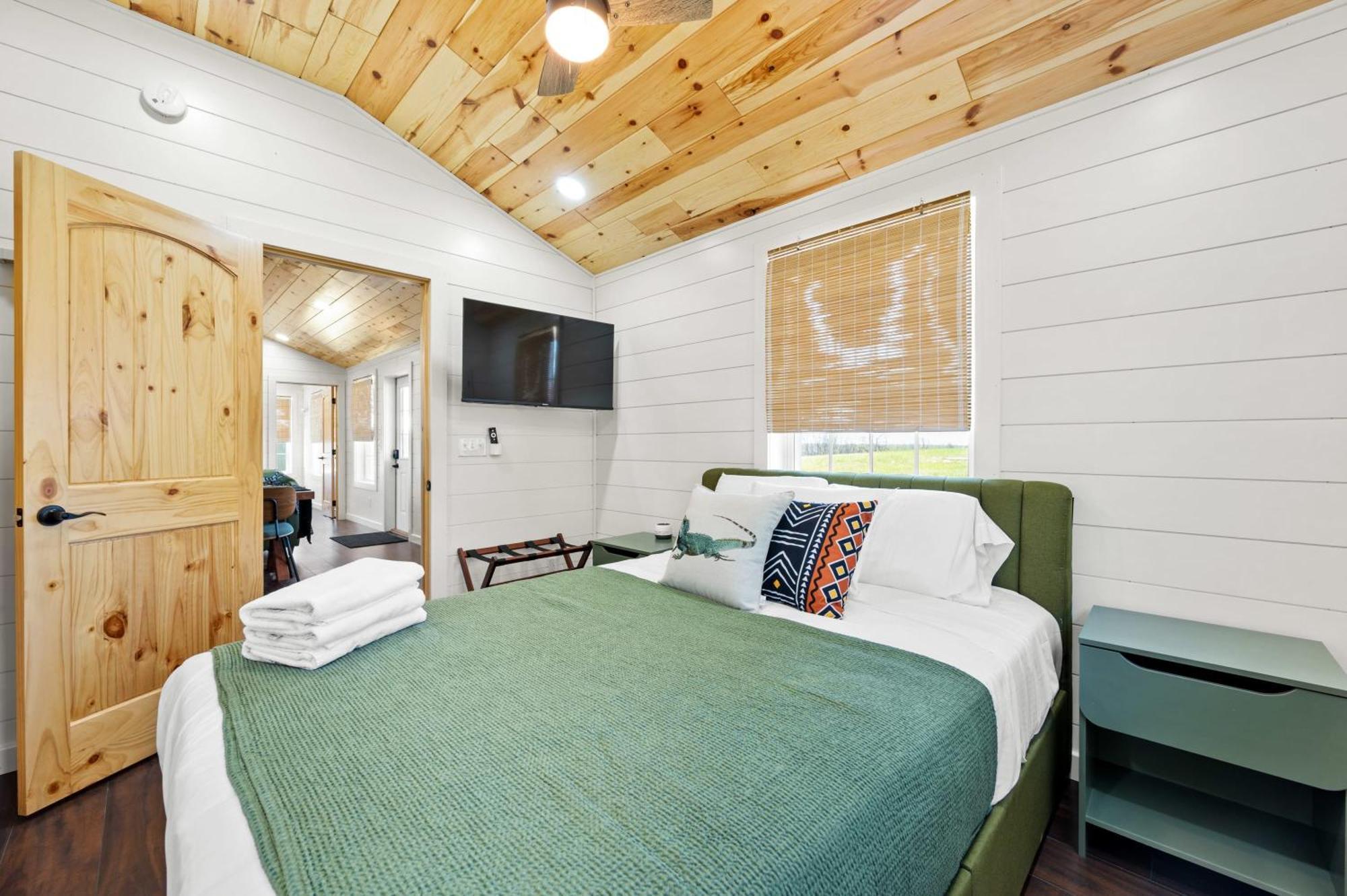 The At Eden Reserve - Pet Friendly Near Ark Holiday home *