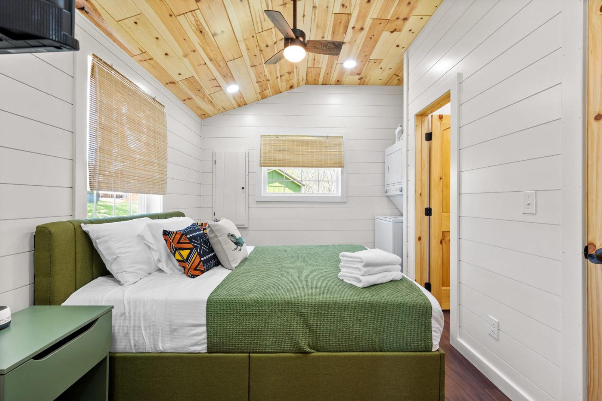 The At Eden Reserve - Pet Friendly Near Ark Holiday home *